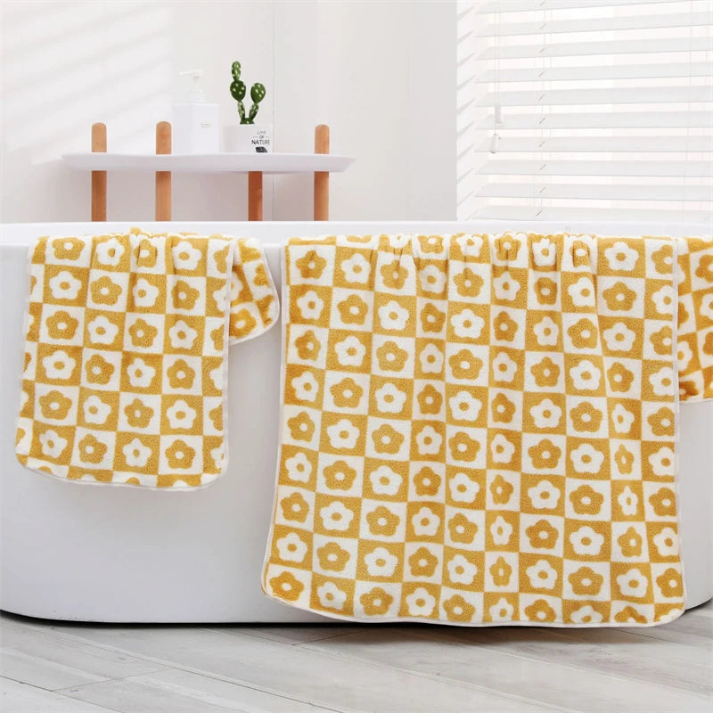 Daisy Weave Bath Collection