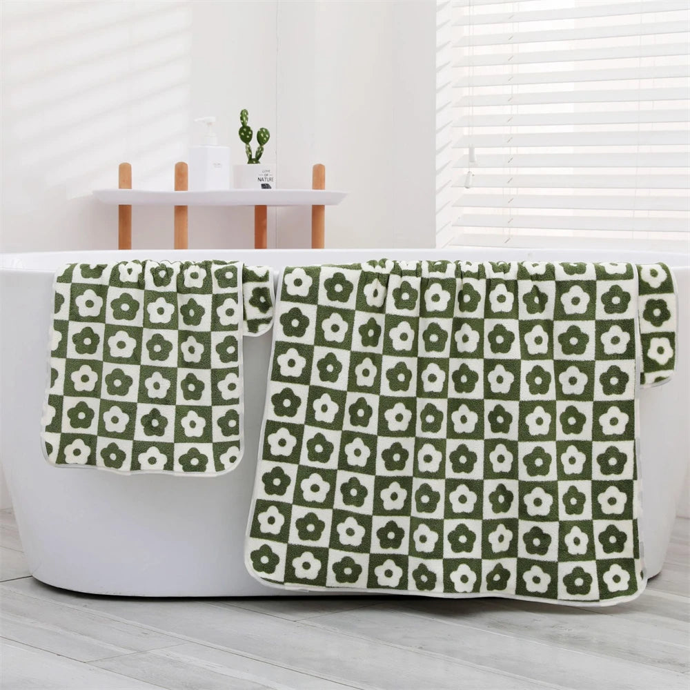 Daisy Weave Bath Collection