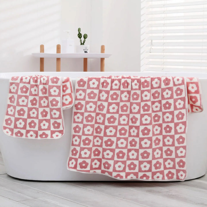 Daisy Weave Bath Collection